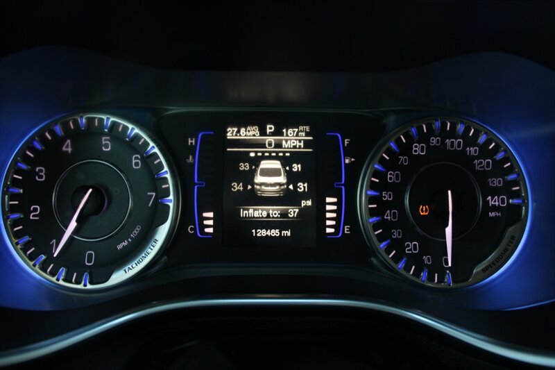 Used 2015 Chrysler 200 Limited w/ Convenience Group FWD image 7