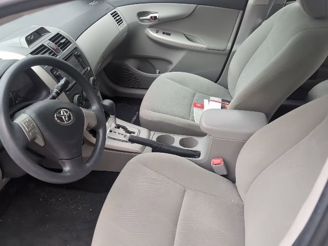 Used 2013 Toyota Corolla LE FWD image 6