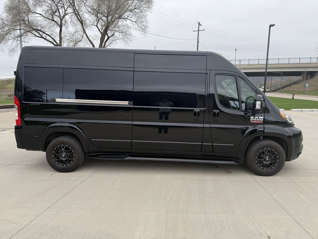 Used 2021 RAM ProMaster 2500 w/ Premium Appearance Group FWD image 4
