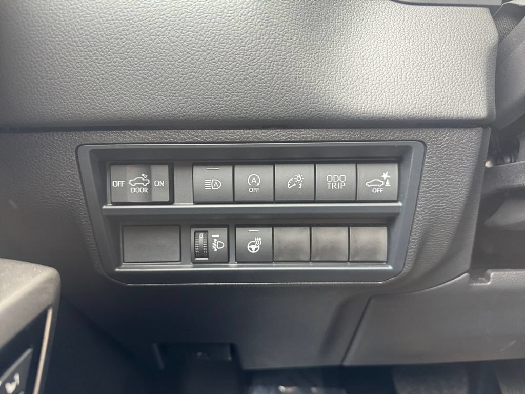 Used 2026 Toyota Tundra Limited AWD/4WD image 21