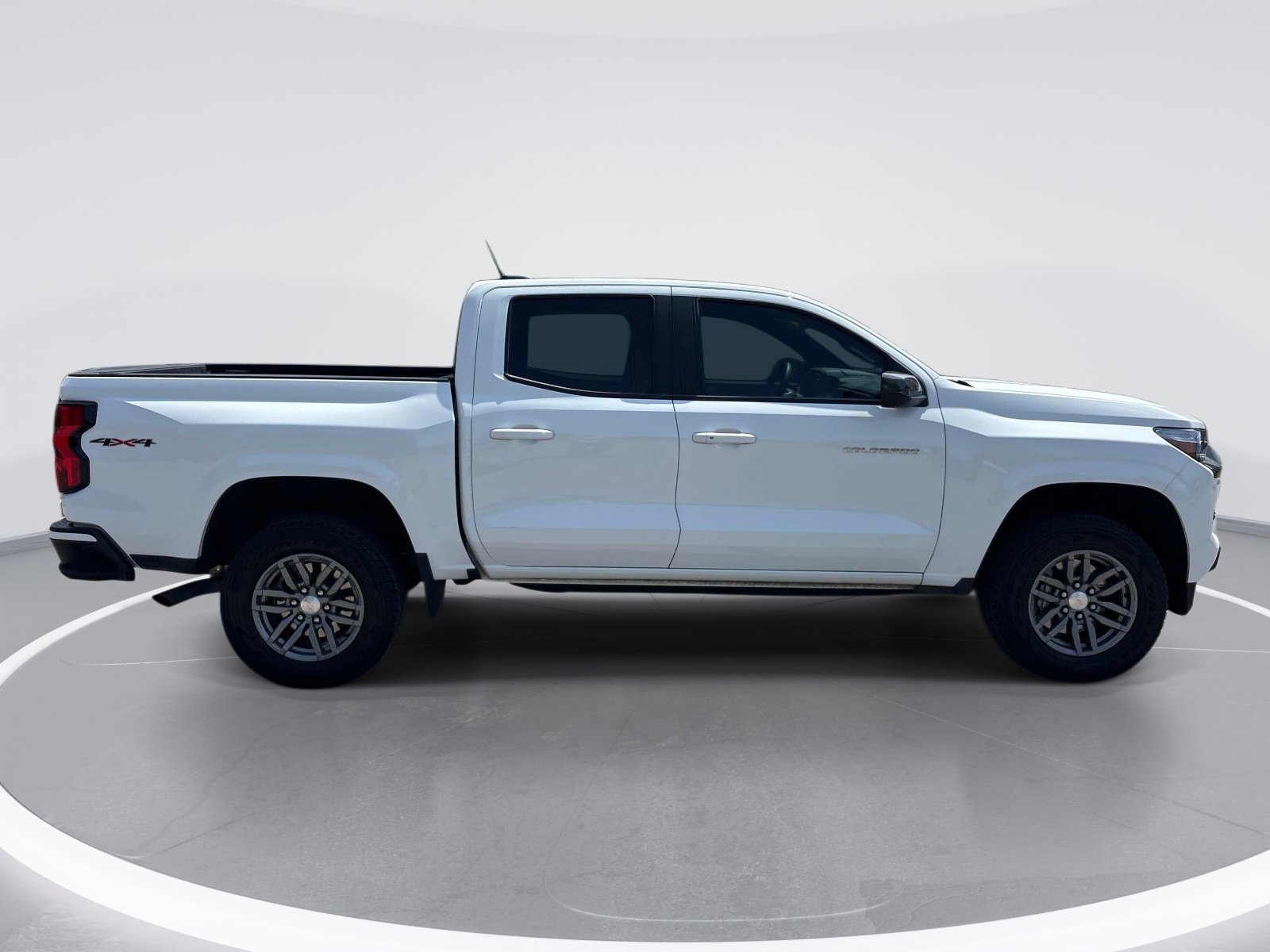 Used 2023 Chevrolet Colorado LT w/ LT Convenience Package II AWD/4WD image 9