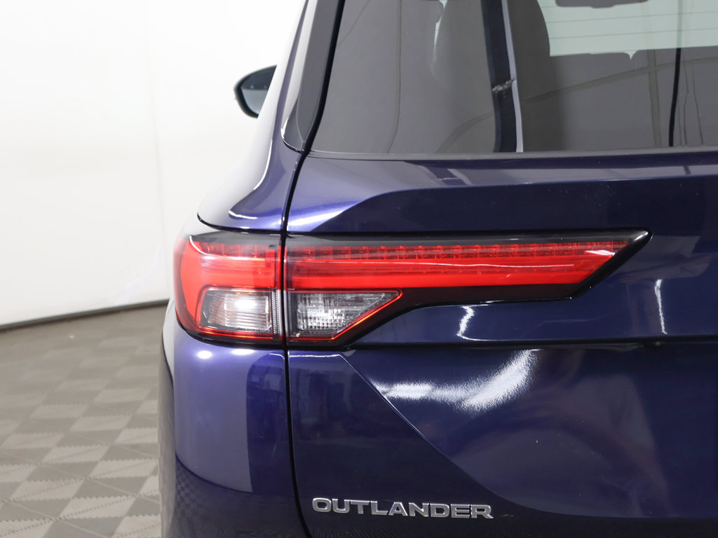 Used 2022 Mitsubishi Outlander SEL AWD/4WD image 16