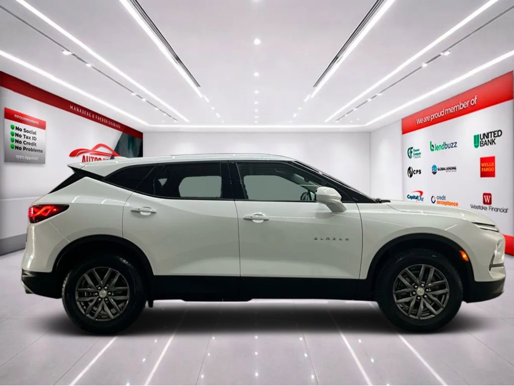 Used 2023 Chevrolet Blazer LT image 9