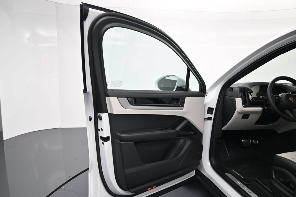 New 2026 Porsche Cayenne S AWD/4WD image 16