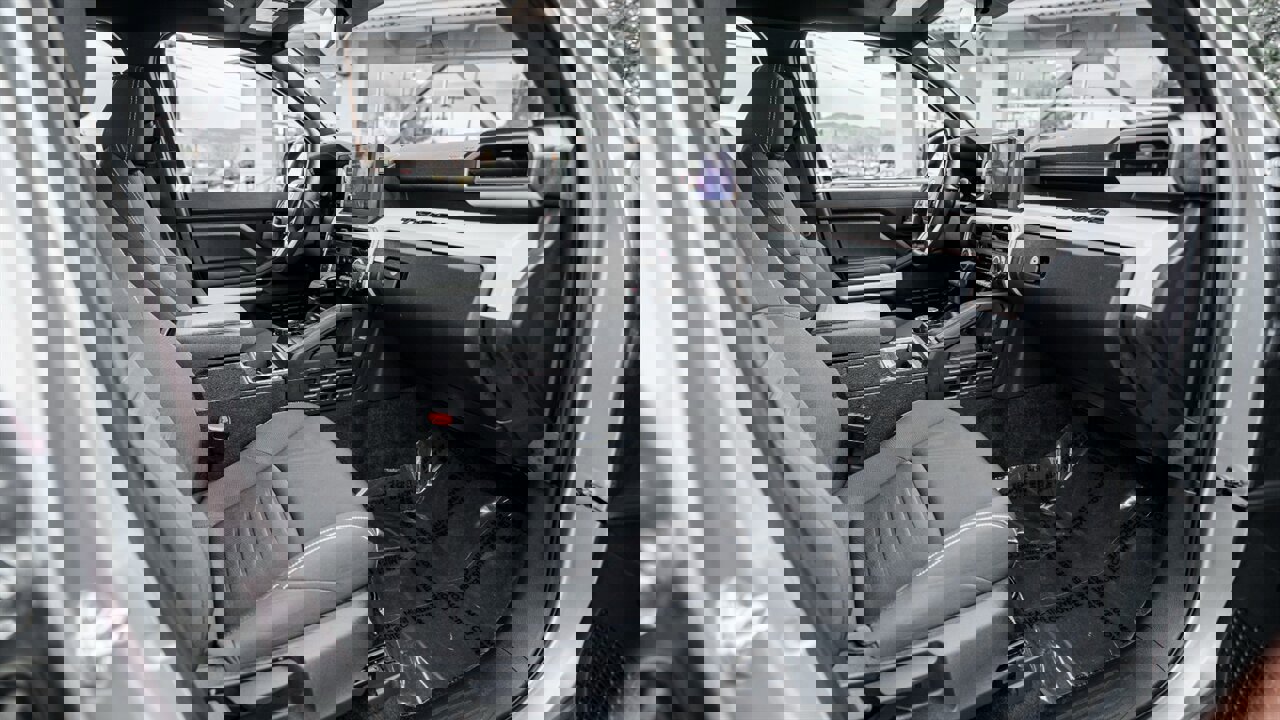 Used 2024 Toyota Tacoma TRD Off-Road image 21