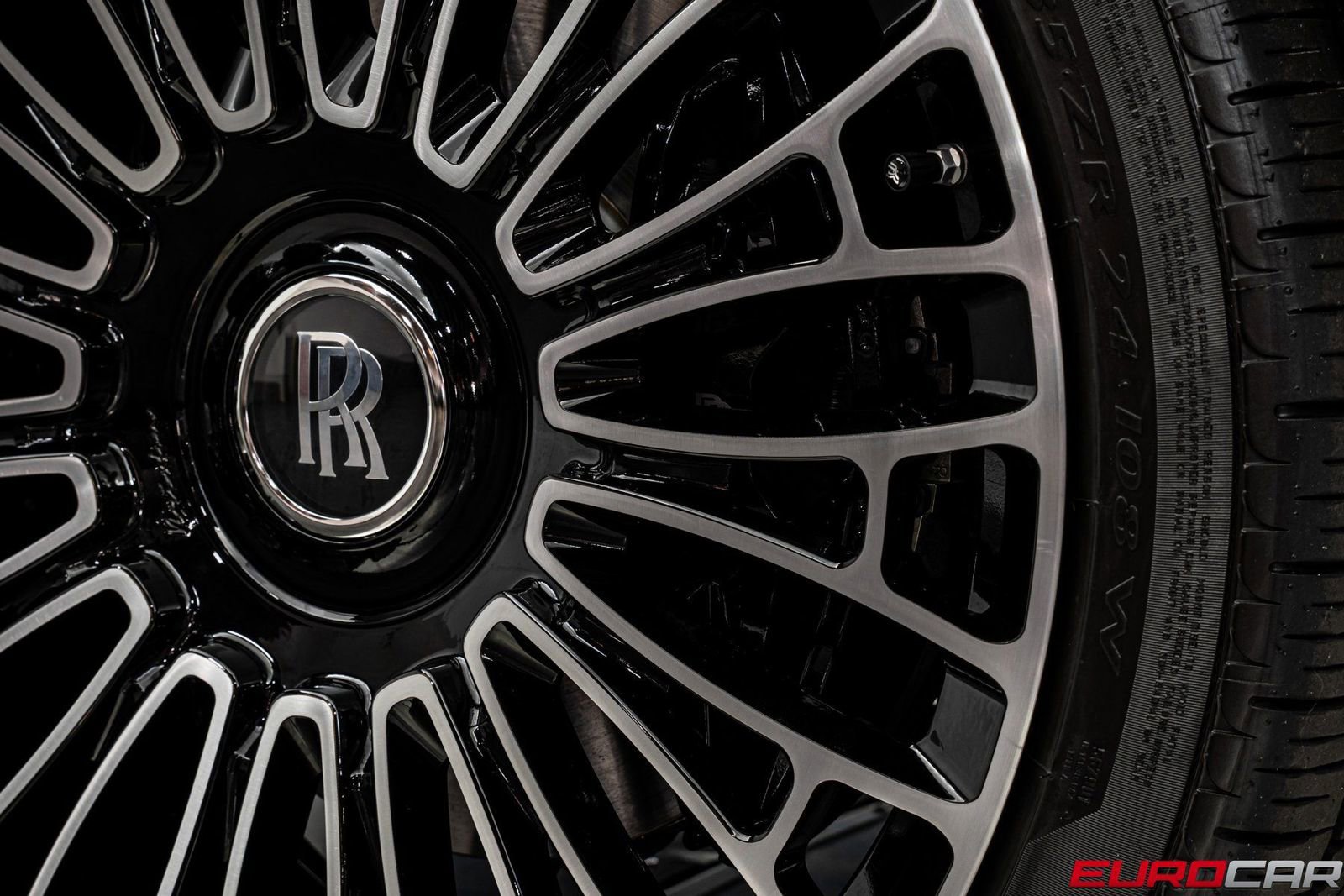 Used 2024 Rolls-Royce Phantom Sedan image 21