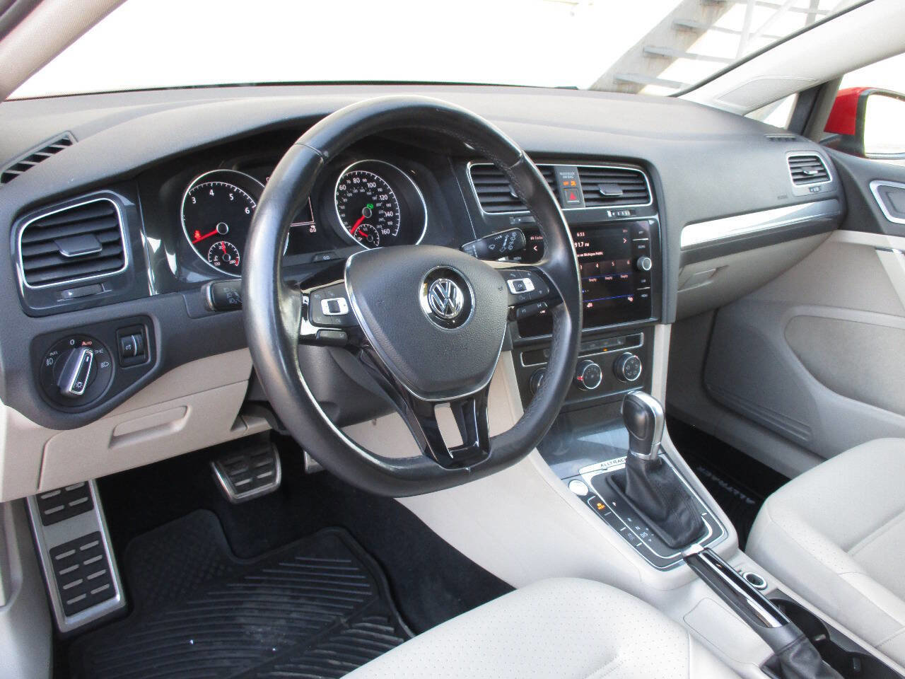 Used 2018 Volkswagen Golf Alltrack SE image 15