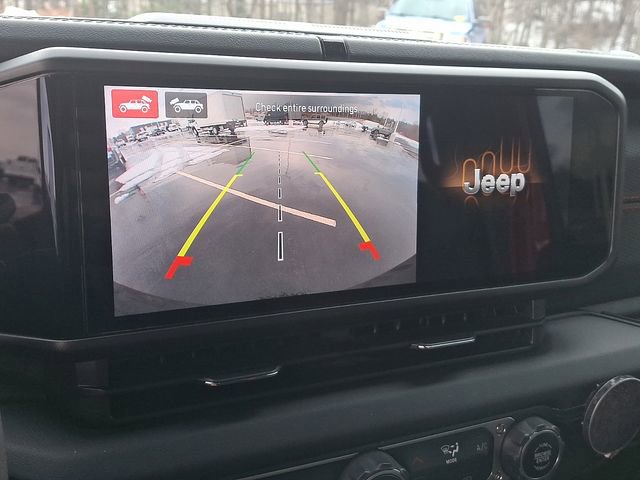 Used 2024 Jeep Wrangler Unlimited Rubicon w/ Technology Group image 18