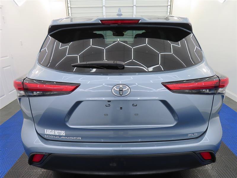 Used 2023 Toyota Highlander XLE FWD image 7
