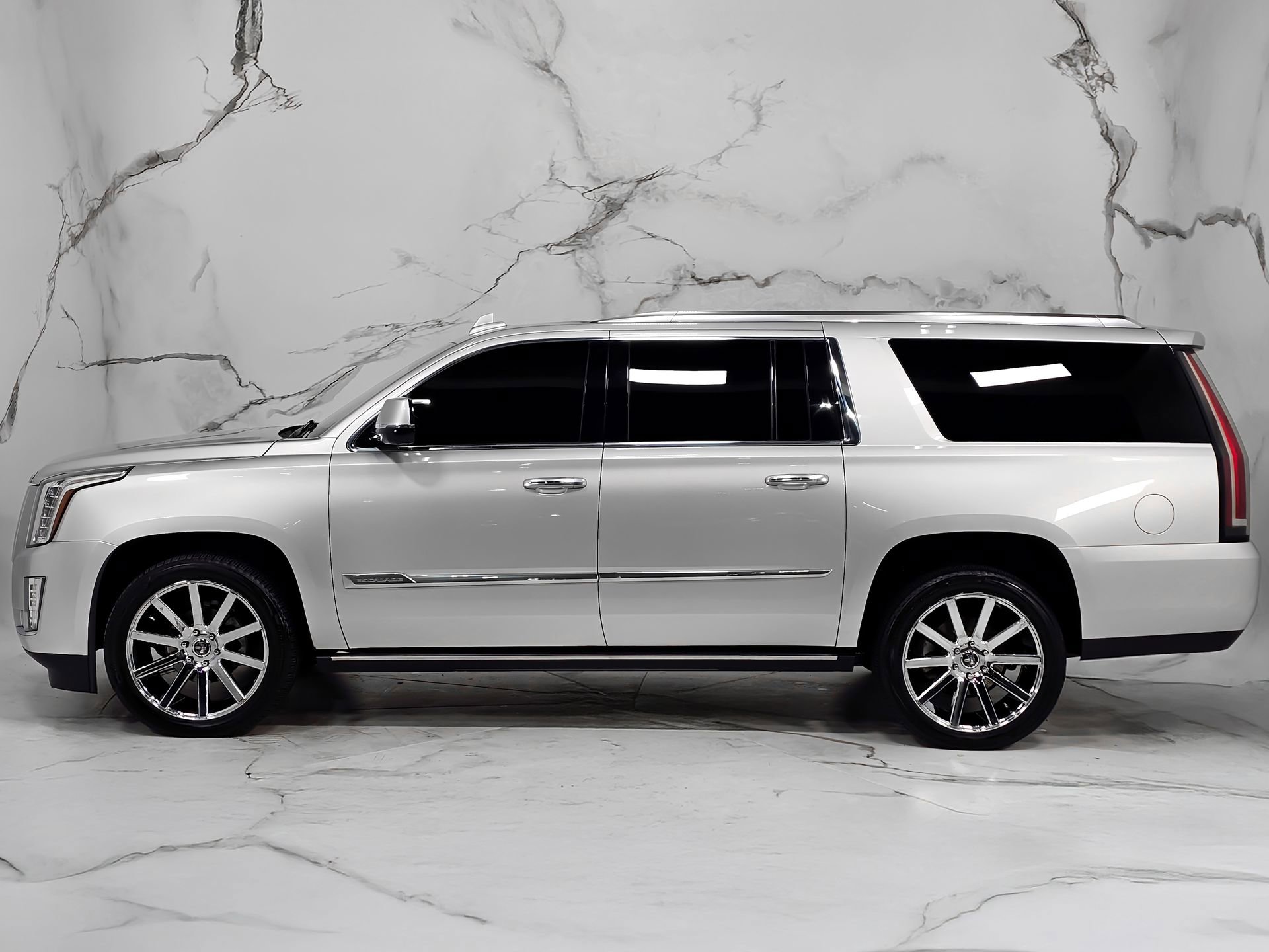 Used 2016 Cadillac Escalade ESV Platinum AWD/4WD image 10