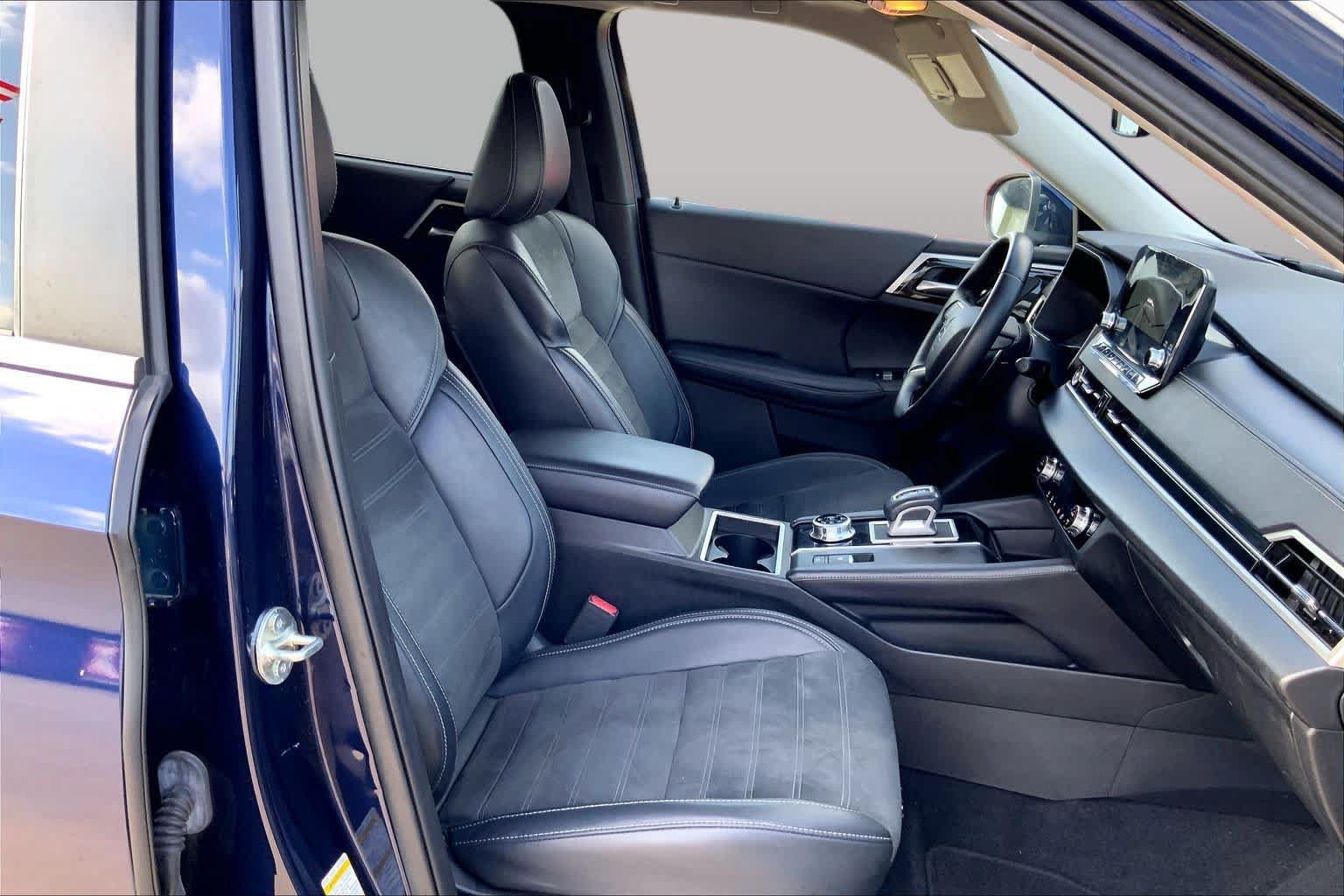 Used 2023 Mitsubishi Outlander SE AWD/4WD image 9