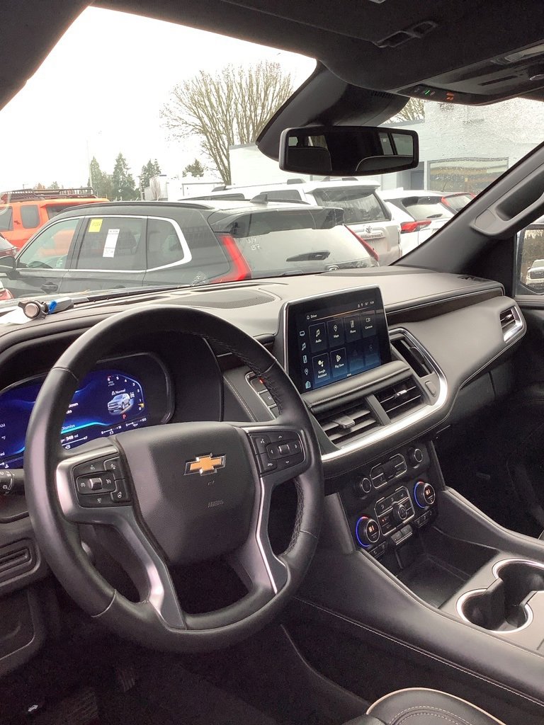 Used 2023 Chevrolet Suburban Premier image 3