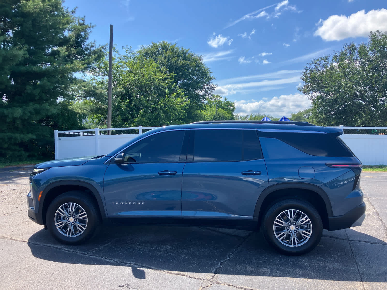 Used 2025 Chevrolet Traverse LT w/ Driver Confidence Package FWD image 5