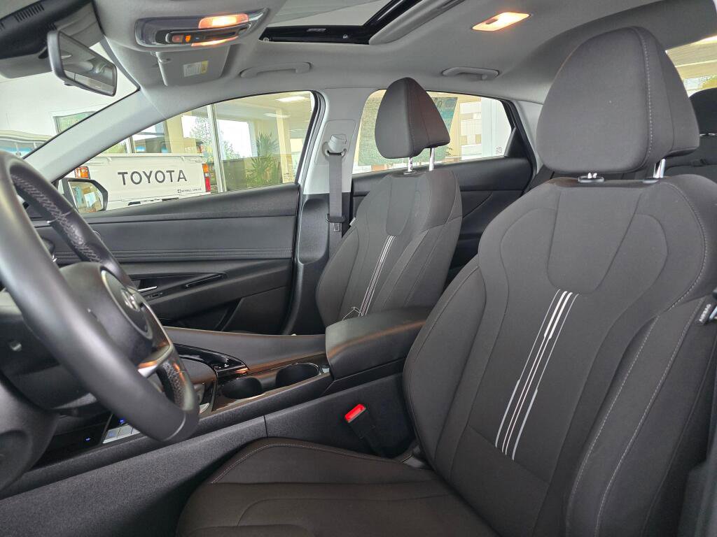 Used 2025 Hyundai Elantra SEL FWD image 21