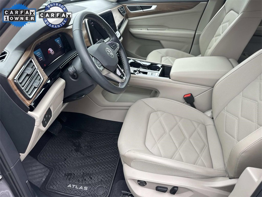 Used 2024 Volkswagen Atlas SE w/ Black Wheel Package image 14