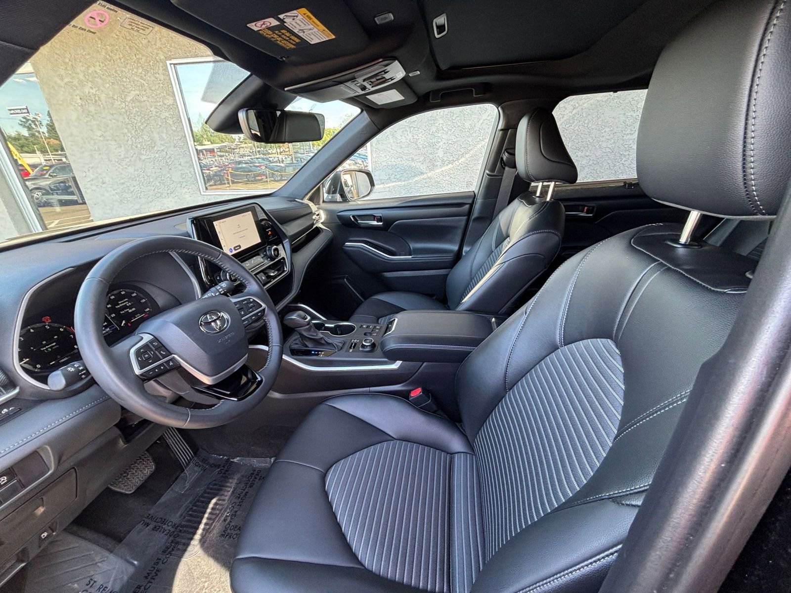 Used 2025 Toyota Highlander XSE AWD/4WD image 29