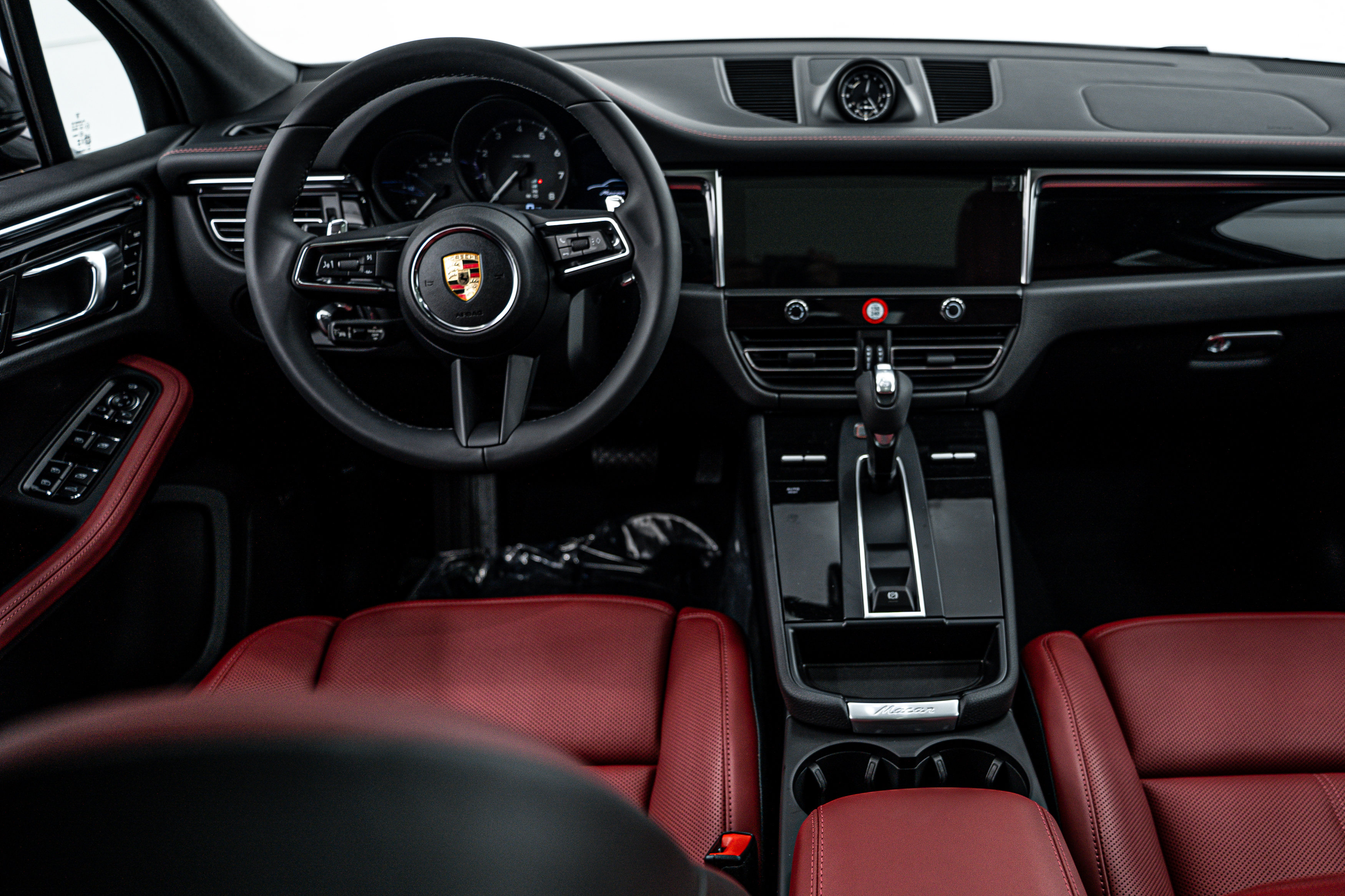 New 2025 Porsche Macan image 12