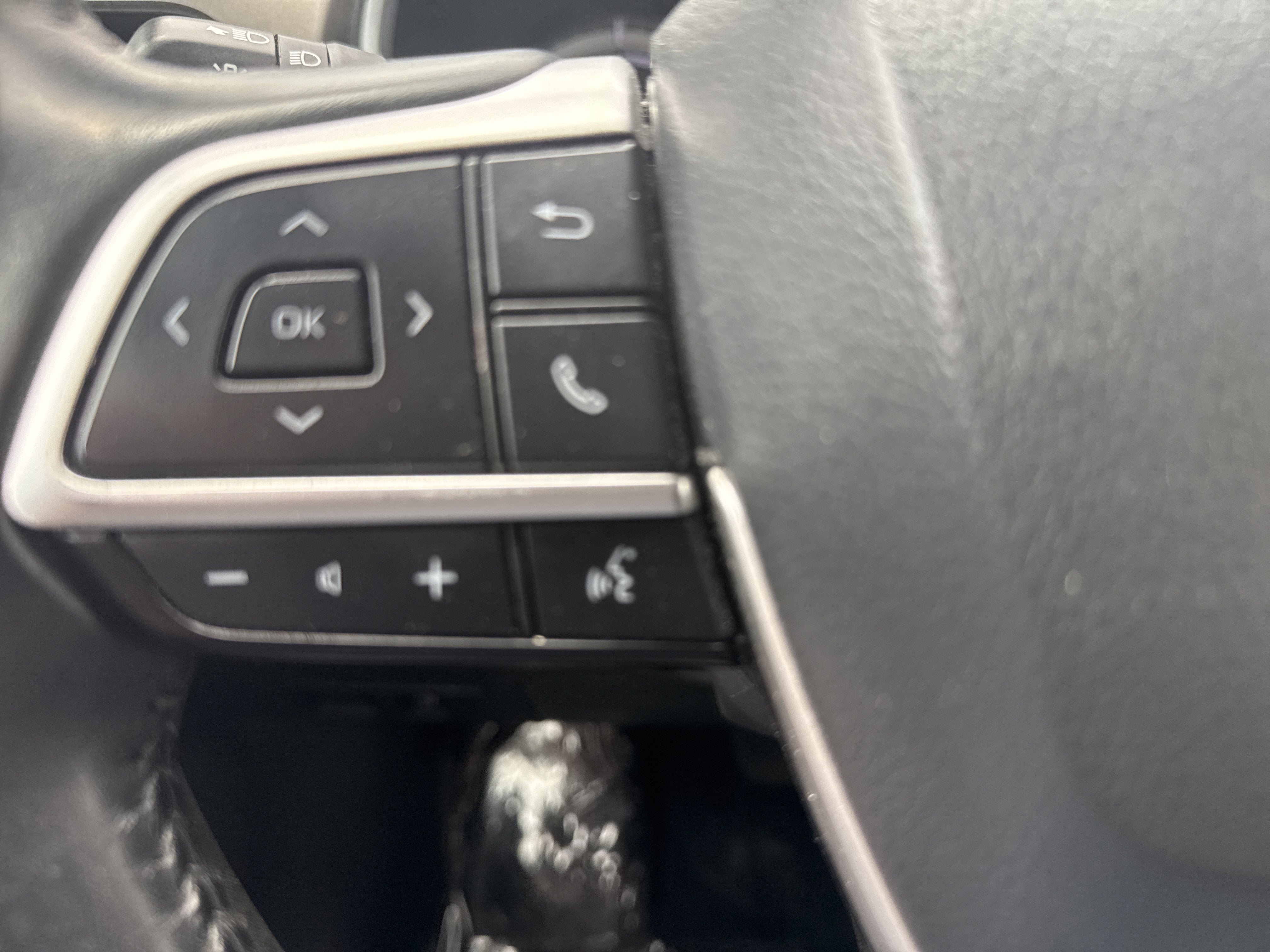 Used 2022 Toyota Highlander XLE AWD/4WD image 15