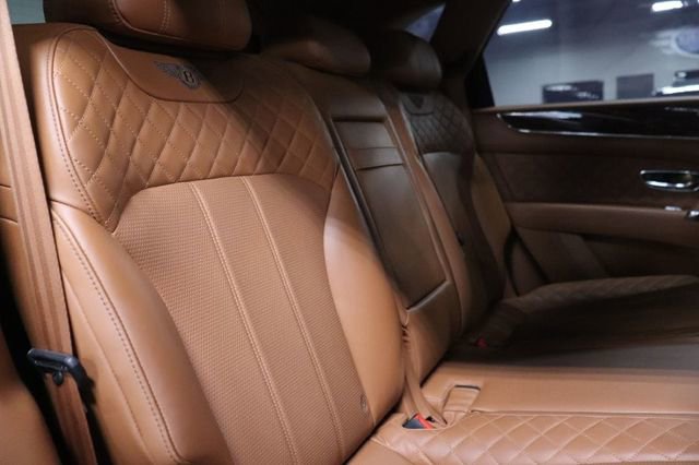 Used 2017 Bentley Bentayga AWD/4WD image 23