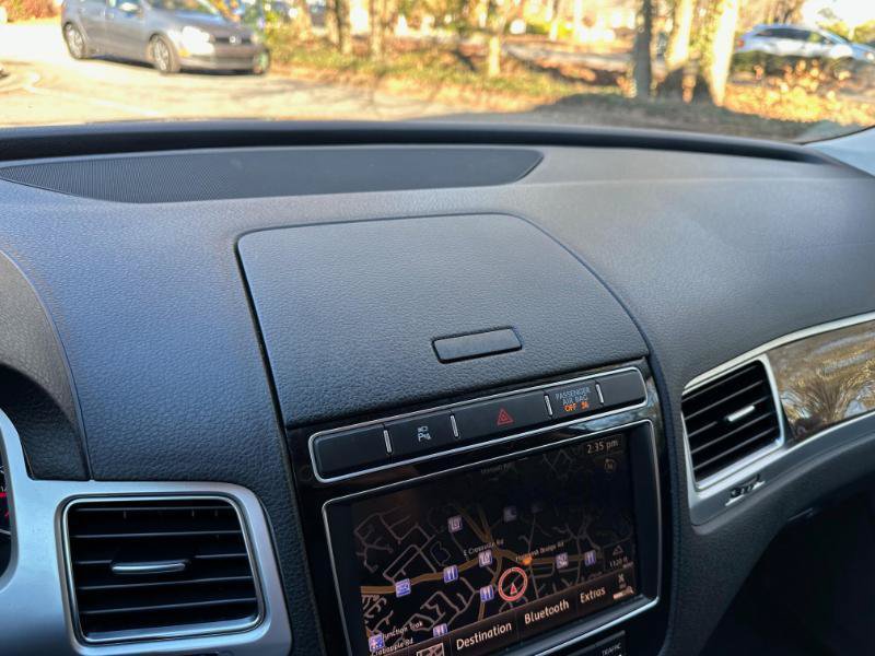 Used 2015 Volkswagen Touareg VR6 AWD/4WD image 25