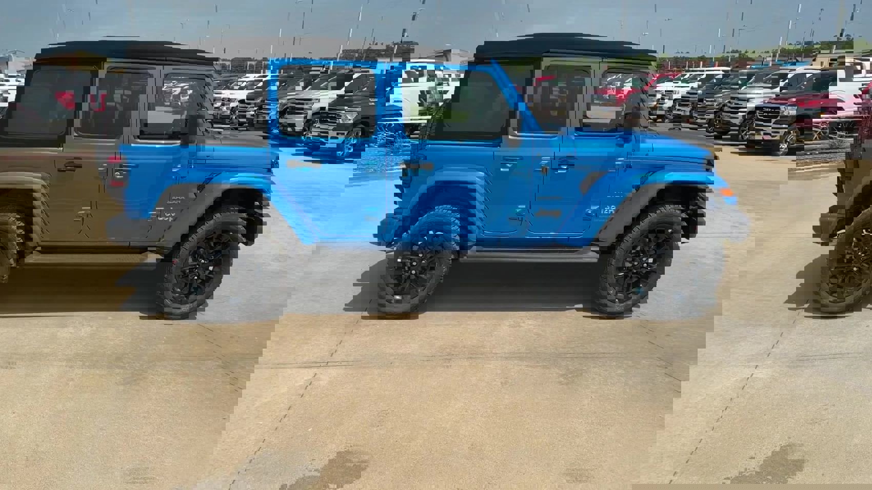 New 2023 Jeep Wrangler Sahara w/ Cold Weather Group image 9