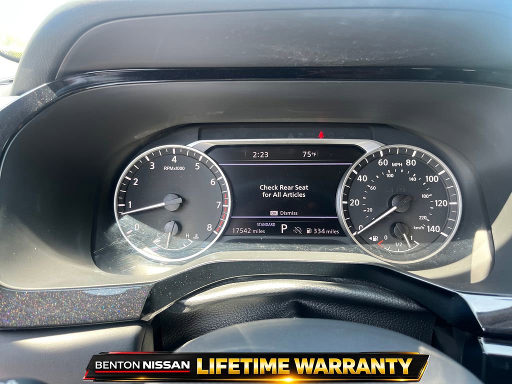 Used 2025 Nissan Pathfinder SL FWD image 14