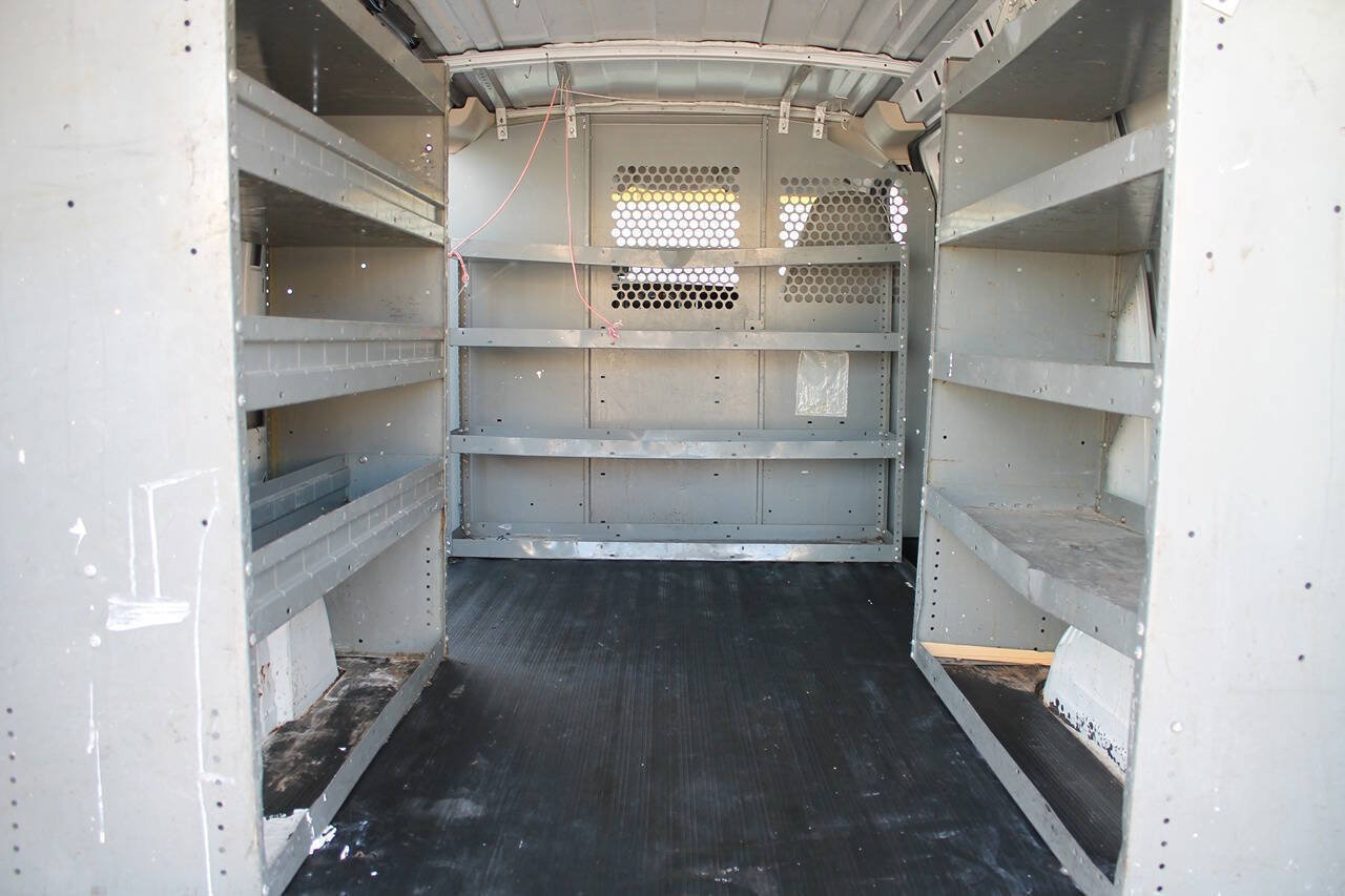 Used 2004 Chevrolet Express 1500 RWD image 20