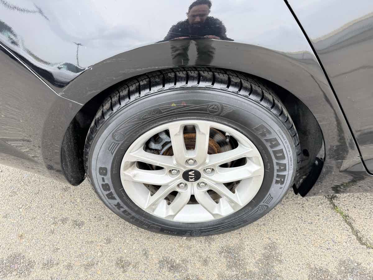 Used 2011 Kia Optima LX w/ Convenience Pkg image 31