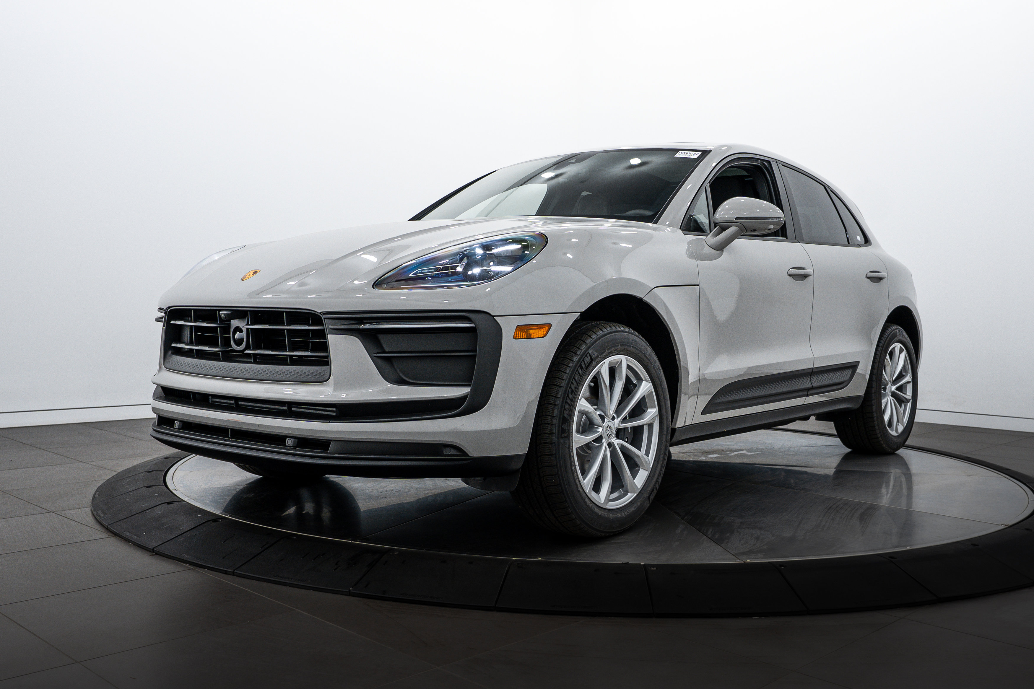 New 2026 Porsche Macan image 1
