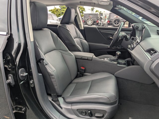 Used 2025 Lexus ES 300h w/ Premium Package FWD image 21