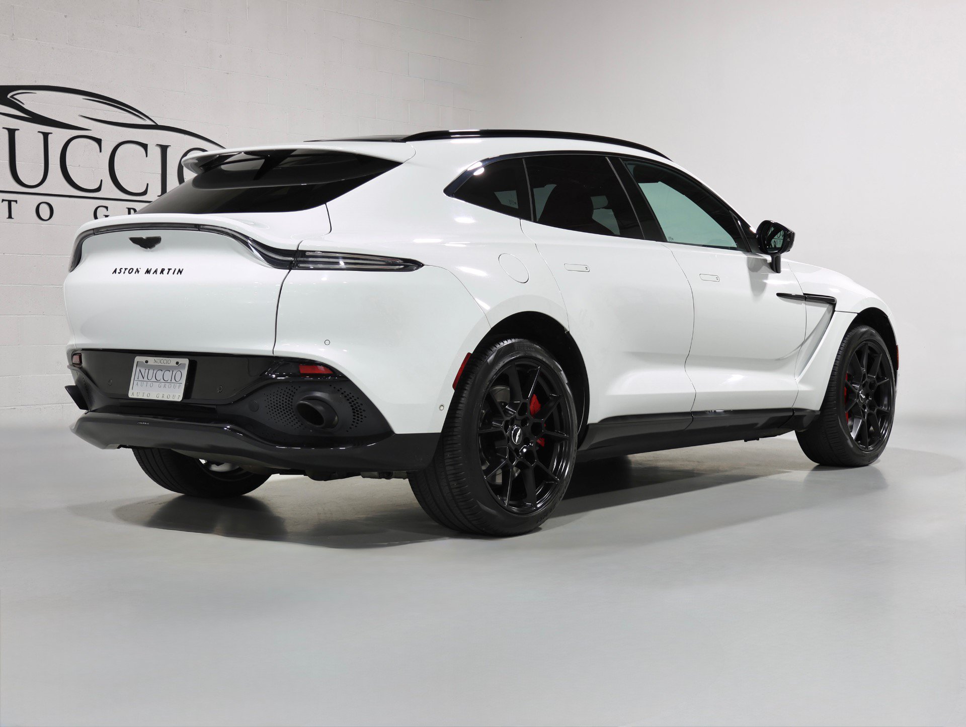Used 2021 Aston Martin DBX AWD/4WD image 34