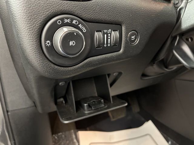 Used 2022 Jeep Cherokee Trailhawk w/ Comfort/Convenience Group image 31
