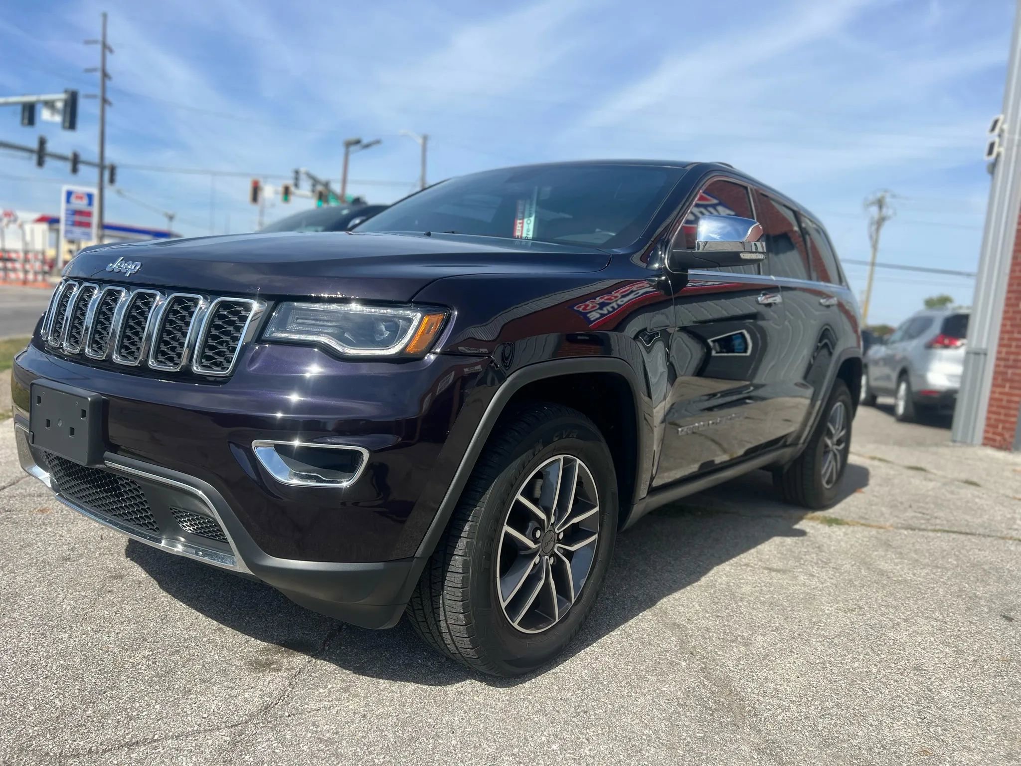 Used 2019 Jeep Grand Cherokee Limited w/ Luxury Group II image 3