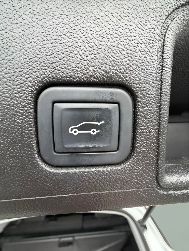 Used 2023 GMC Terrain SLE w/ Driver Convenience Package AWD/4WD image 14