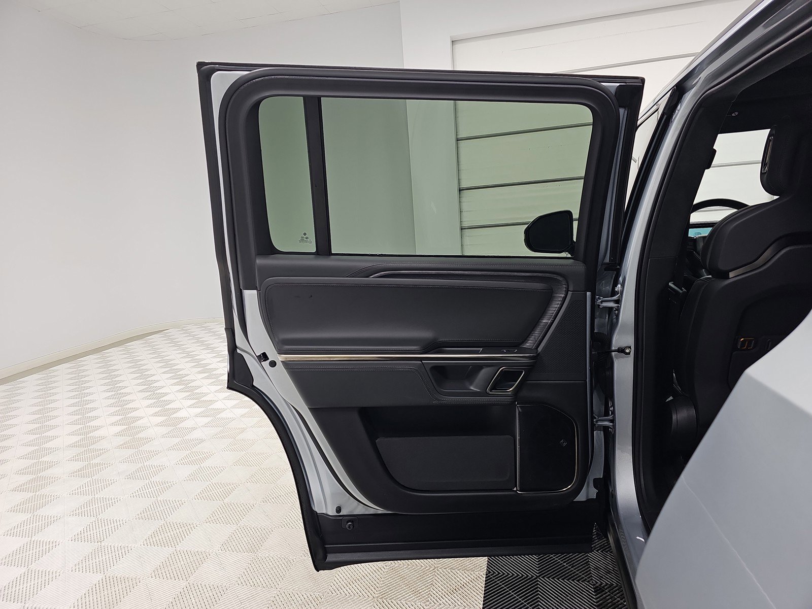 Used 2024 Rivian R1S Adventure image 17