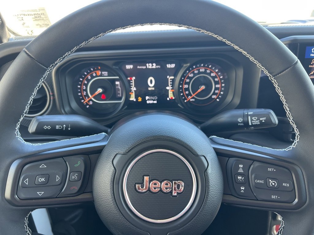 Used 2025 Jeep Gladiator Rubicon w/ Safety Group image 18