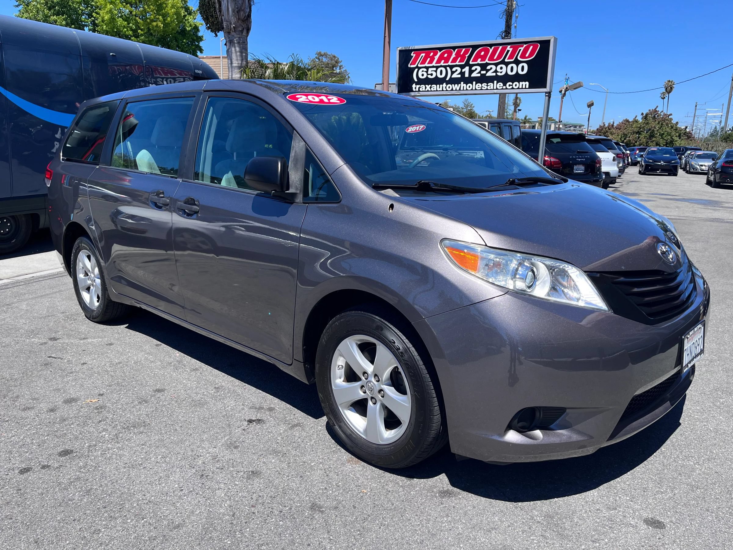 Used 2012 Toyota Sienna FWD image 1