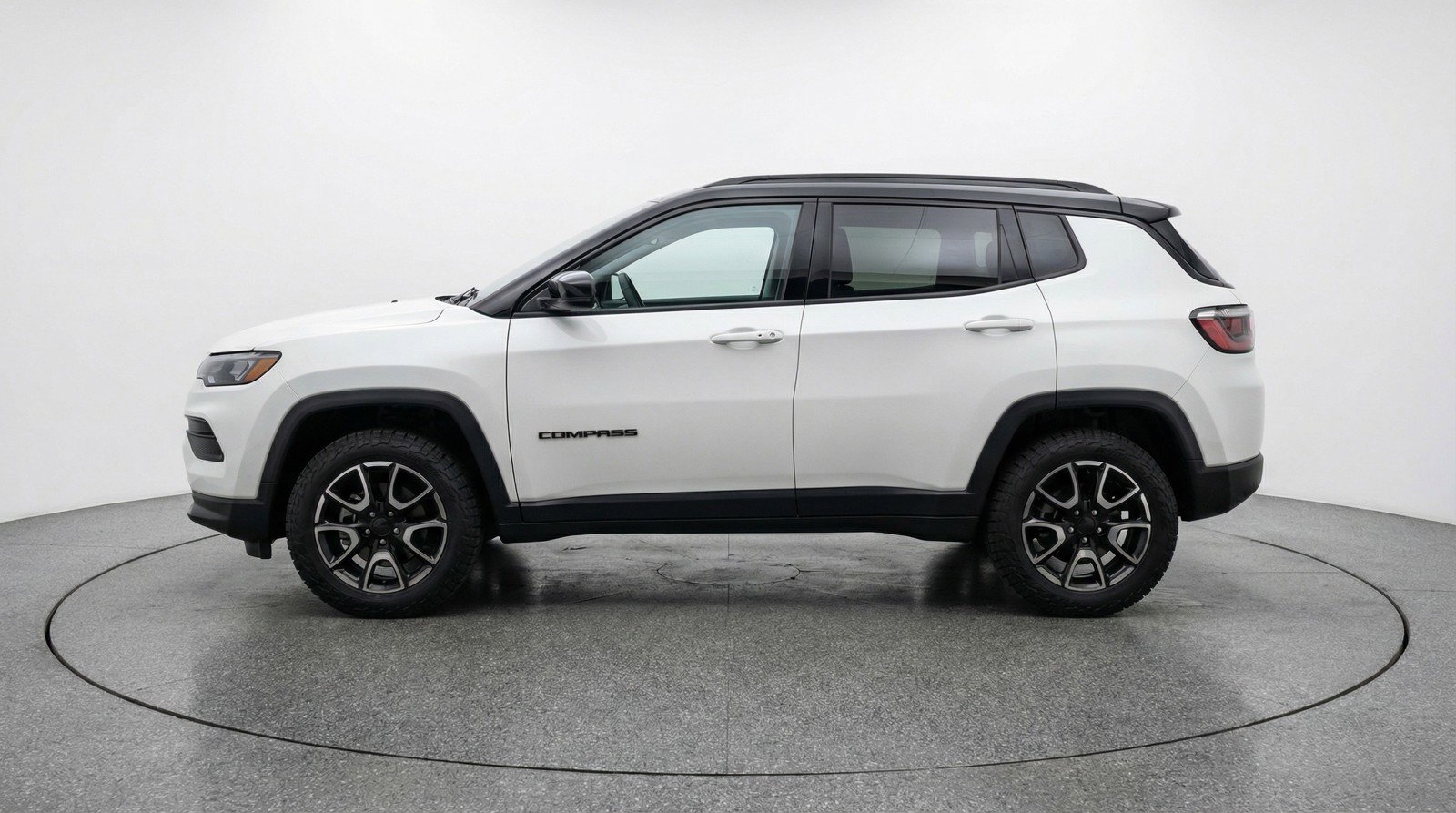 Used 2025 Jeep Compass Trailhawk image 5