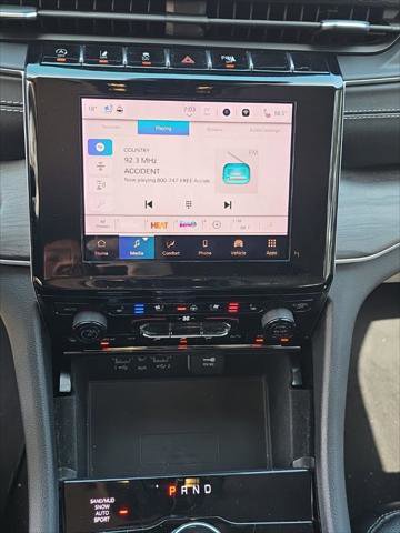 Certified 2022 Jeep Grand Cherokee L Limited w/ Luxury Tech Group II image 6