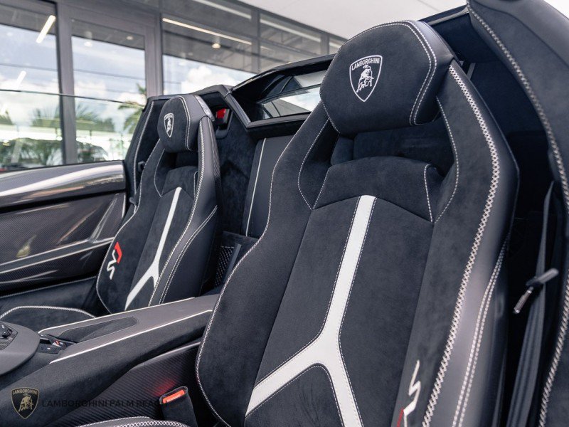 Used 2021 Lamborghini Aventador SVJ AWD/4WD image 36