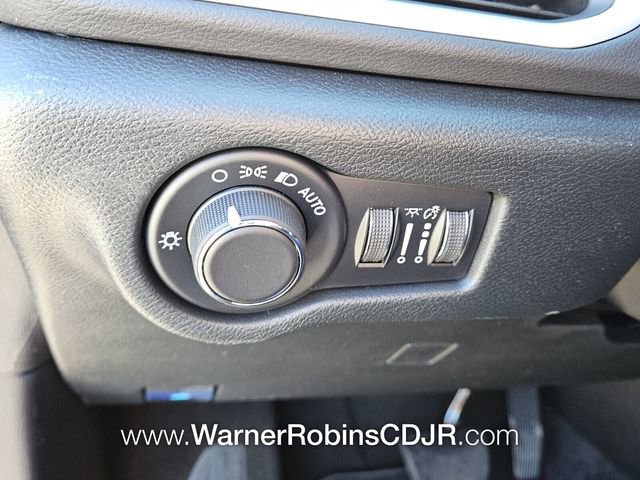 New 2026 Chrysler Voyager LX FWD image 28