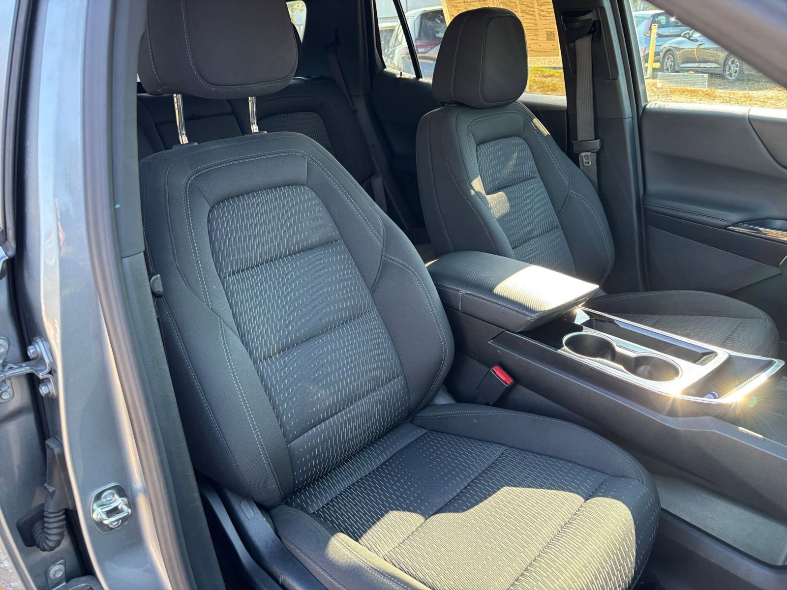 Used 2025 Chevrolet Equinox LT AWD/4WD image 37