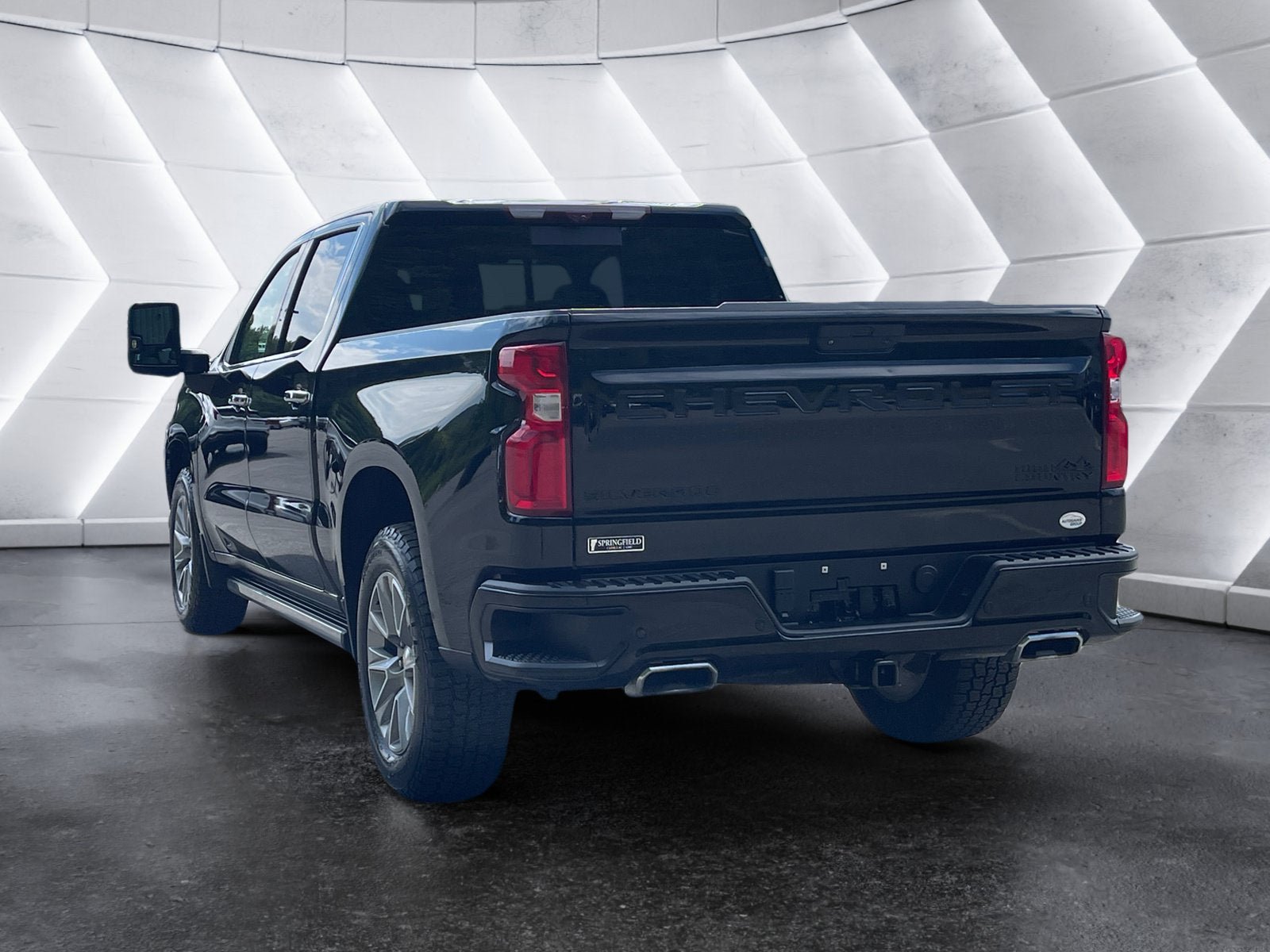 Used 2022 Chevrolet Silverado 1500 High Country w/ Technology Package AWD/4WD image 4