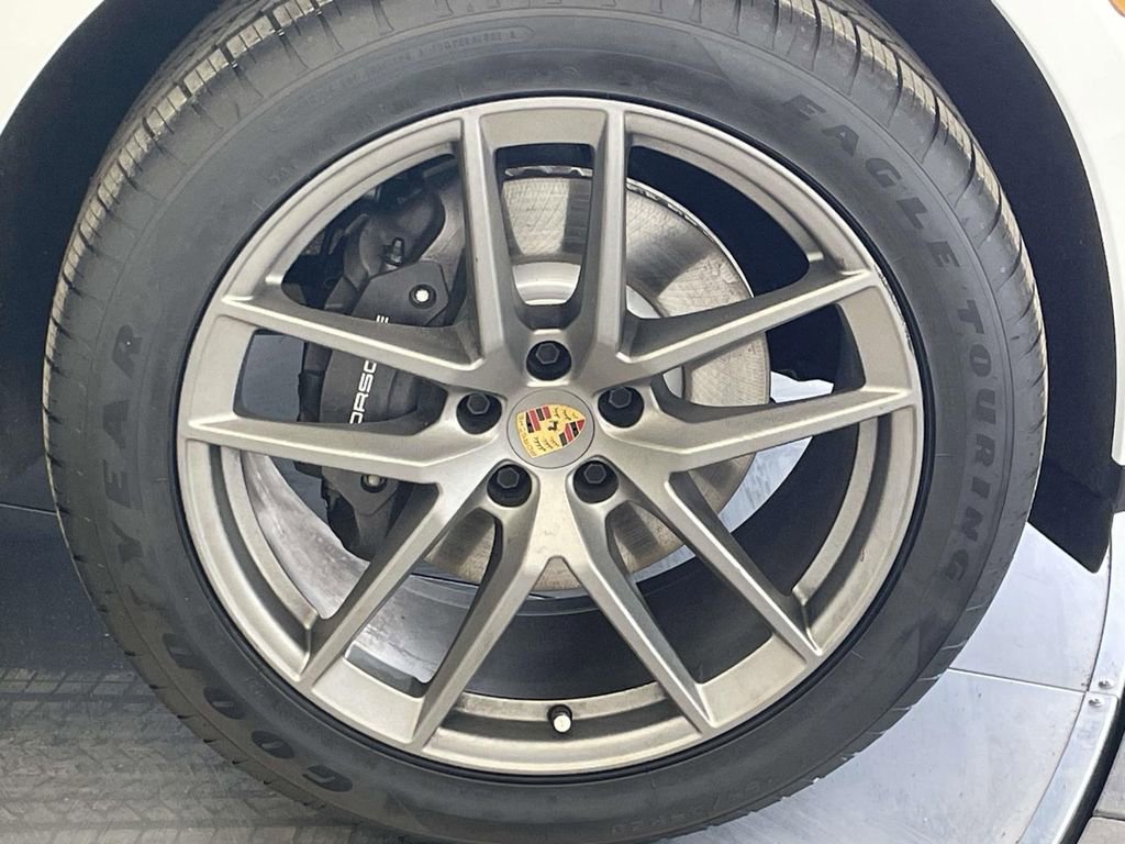 Certified 2023 Porsche Macan AWD/4WD image 14