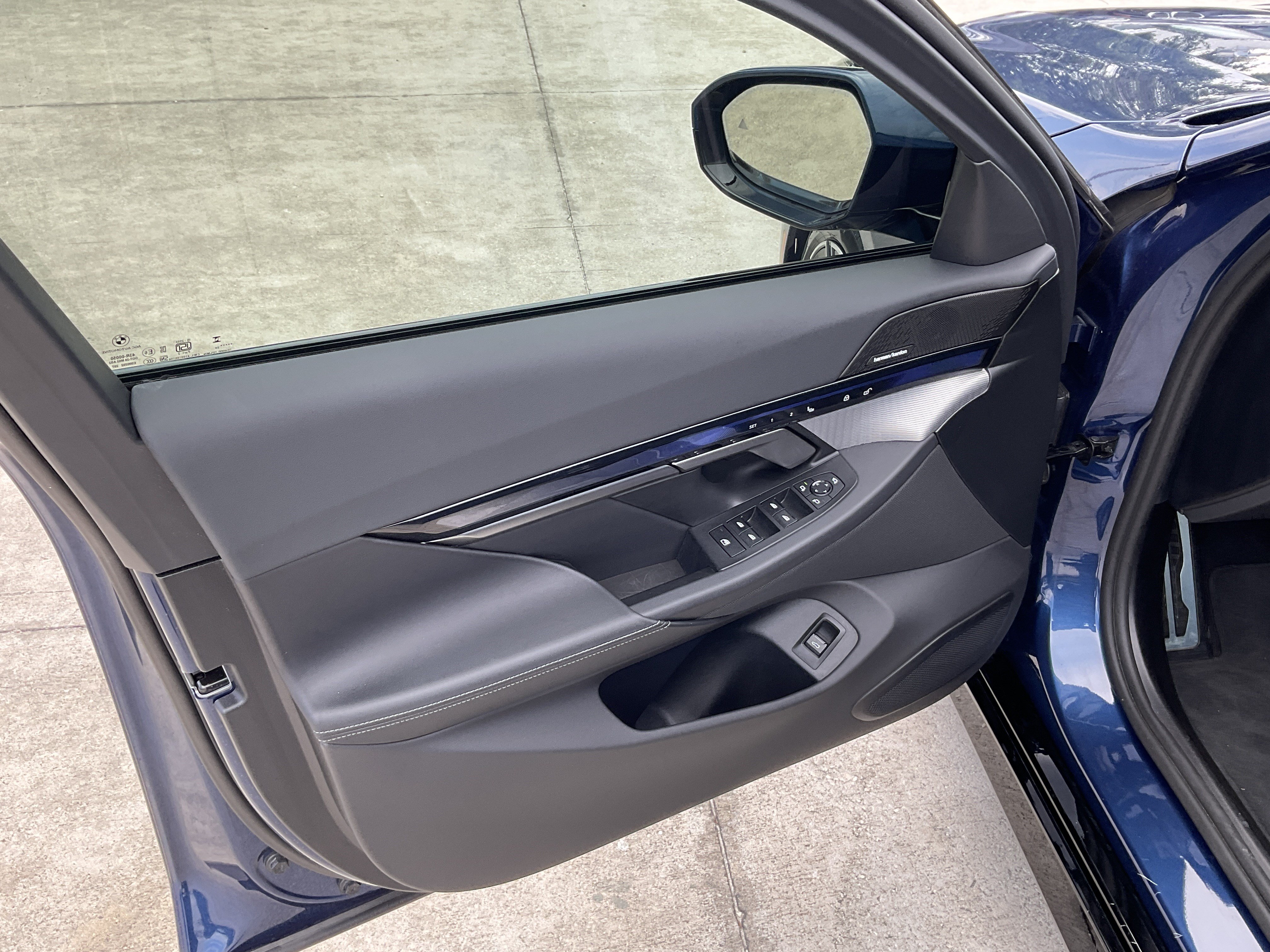 Certified 2025 BMW i5 xDrive40 w/ M Sport Package AWD/4WD image 8