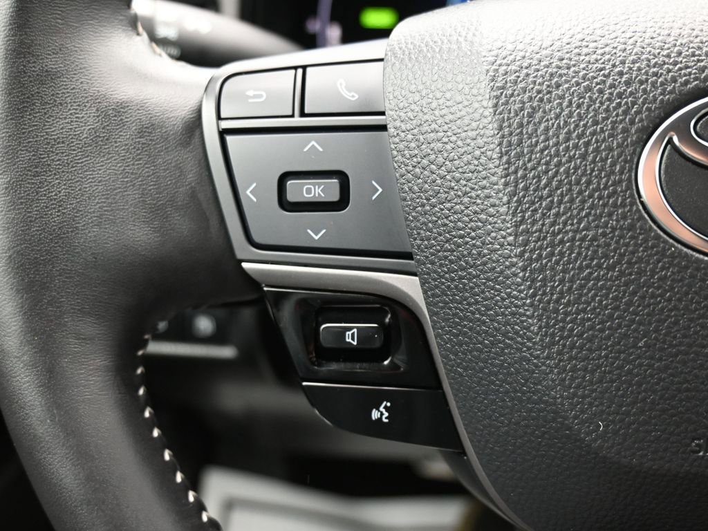 Used 2025 Toyota Camry SE w/ Convenience Package FWD image 22
