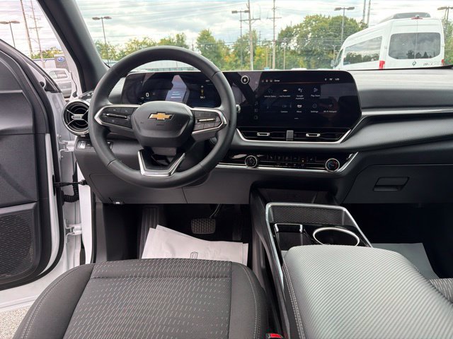 Used 2025 Chevrolet Equinox LT AWD/4WD image 16
