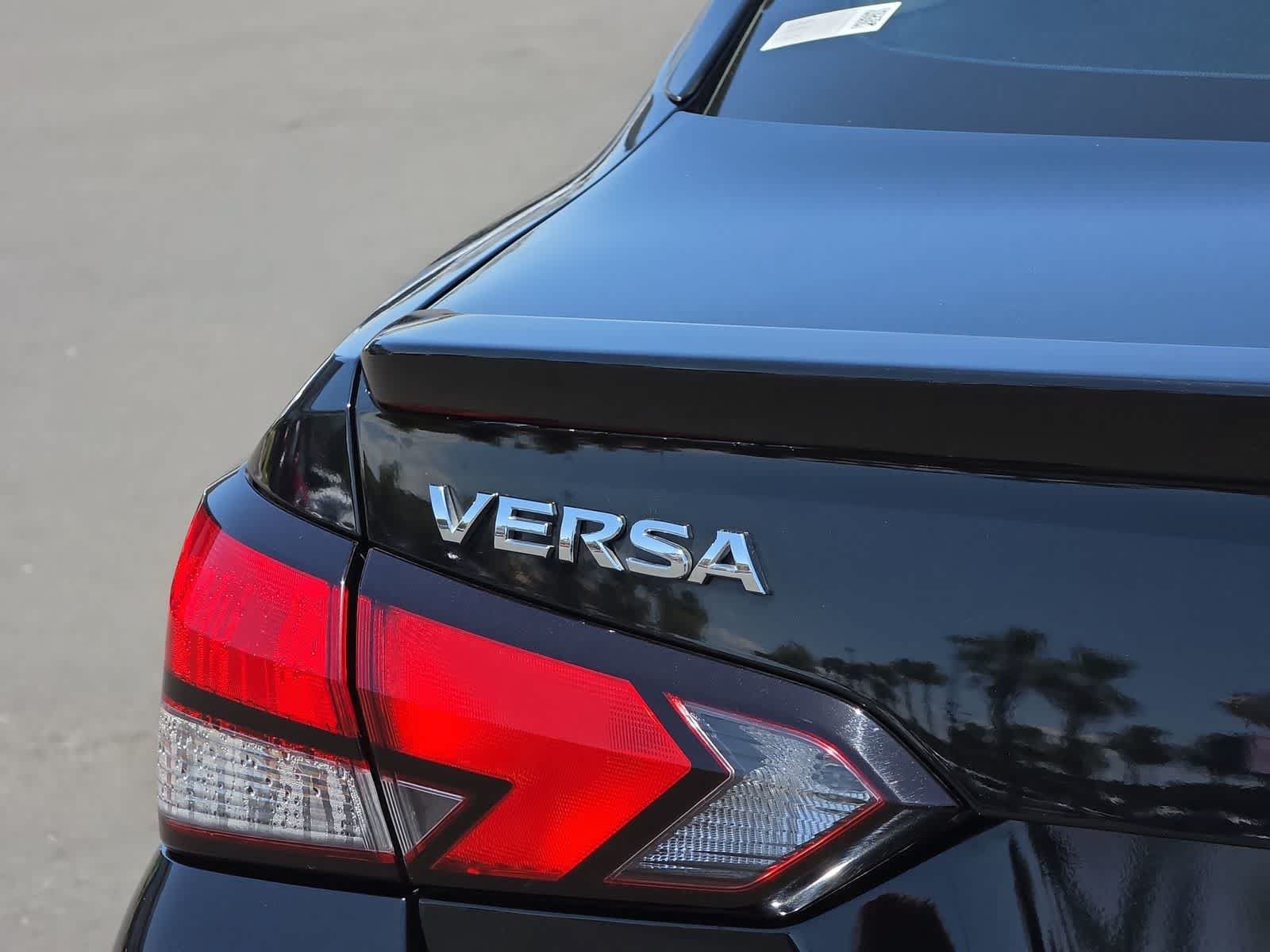 Used 2020 Nissan Versa SR FWD image 11
