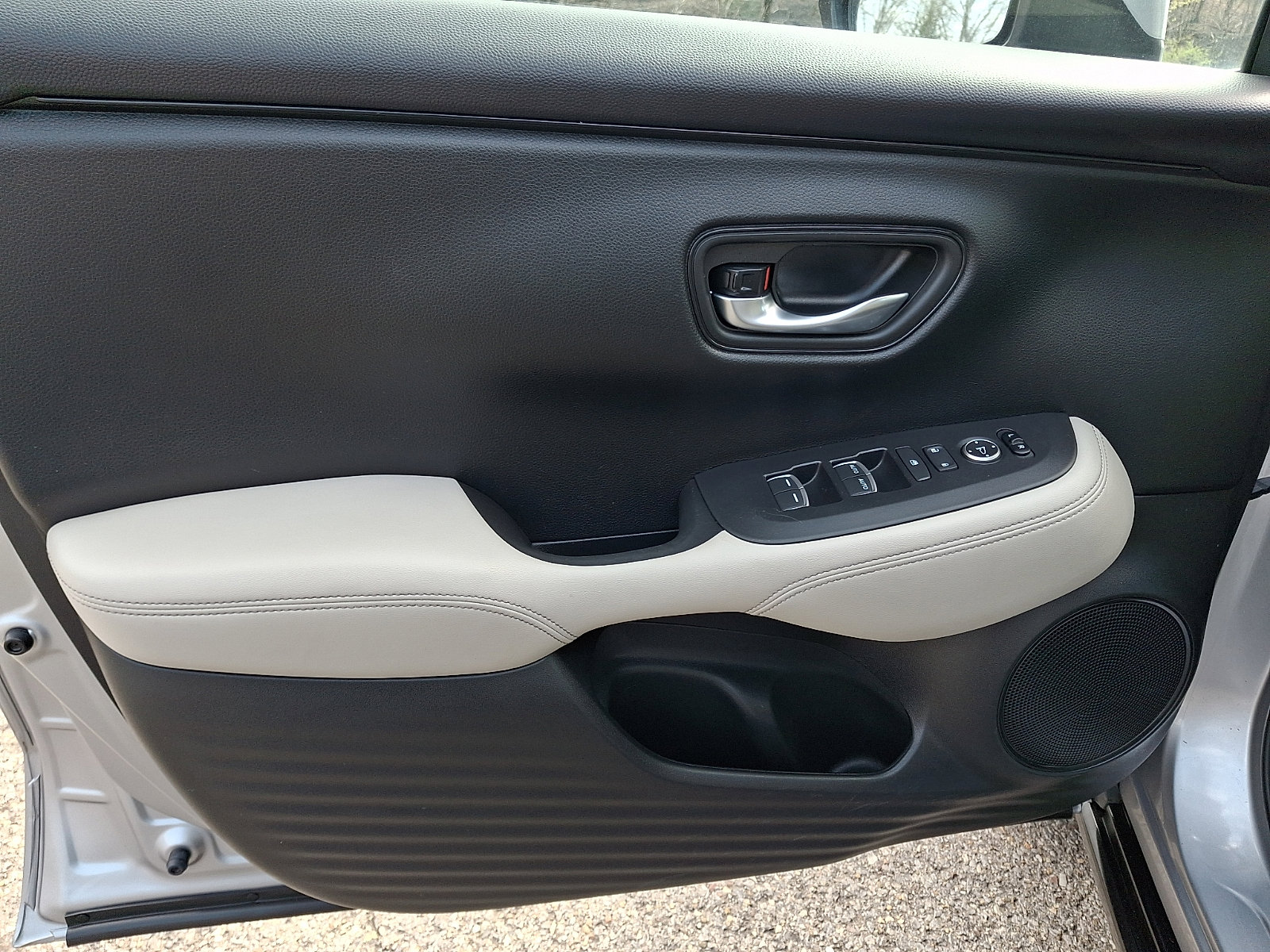 Used 2024 Honda HR-V EX-L image 12