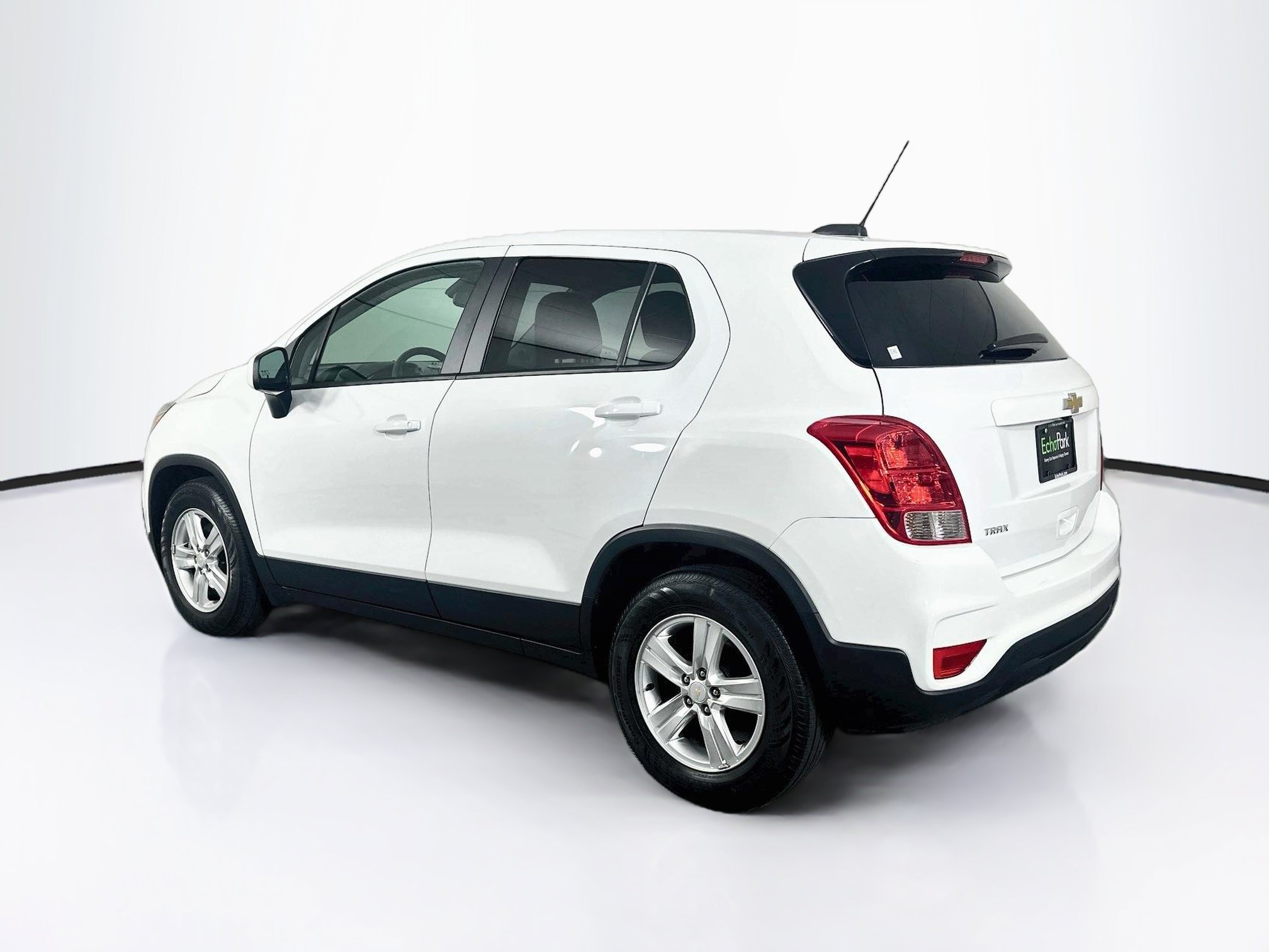 Used 2022 Chevrolet Trax LS w/ Tint and Cruise Package FWD image 5
